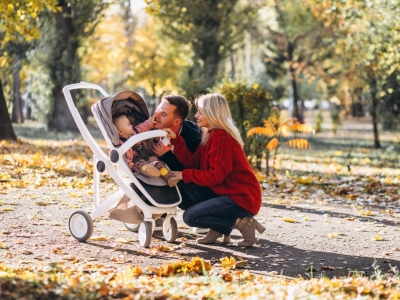 Vos premières sorties avec bébé : à quoi faut-il penser ?