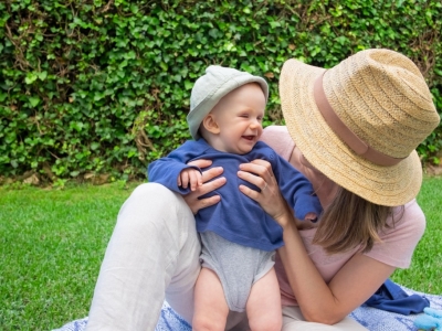 Comment habiller bébé en été ? Guide complet pour les parents